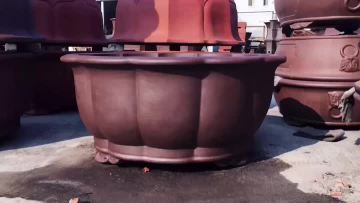 the detials of purple clay flower pot