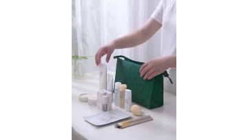 Portable Fashion Leather Toiletry Bag Waterproof Pink PU Leather Cosmetic Bags White Travel Women Make Up Bags With Logo1