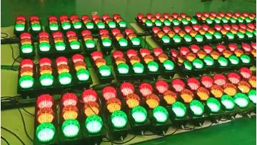 100mm red yellow green traffic light.mp4