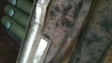 fuel tank (32)
