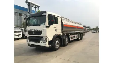 Professional-Grade Dongfeng 8X4 30.4cbm Oil Tanker Truck1