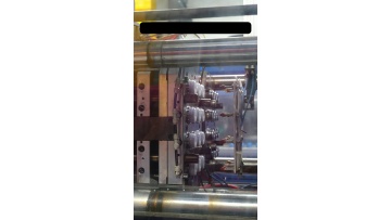 Stable‑performance plastic caps resisting internal pressure from carbonated liquids