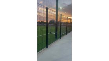 curvy-welded-sports-fence-