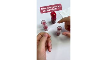 How amazing are VOLES' self-developed and self-produced lipsticks? They have a soft, creamy texture that doesn't highlight lip lines, making them an unbeatable value for money
