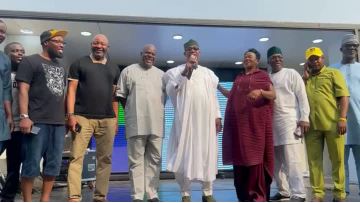 Nigeria’s presidential candidate hits the road with SINOSWAN mobile stage truck!
