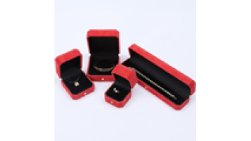 Hanhong Factory square velvet jewelry box in stock Organizer Women's Gift custom logo pendant ring Red jewelry storage box1