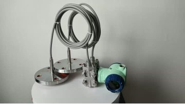 Pressure differential transmitter double flange