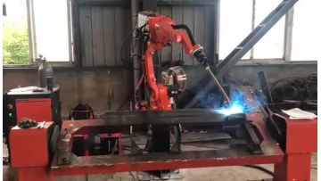 Yueda QJRH4-1 robot welding station