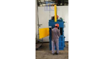Vertical cotton materials baler