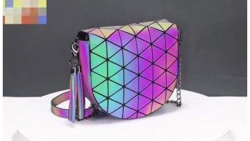 2022 Luminous Pu Geometric Luxury Handbag For Women , Hologram Chain Strap Shoulder Chain Bags Ladies Purse Sling Bag Crossbody1