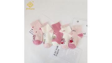 Korean cartoon strawberry bear short socks for girls, boneless socks