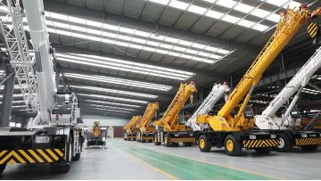 60 Ton Rough Terrain Crane