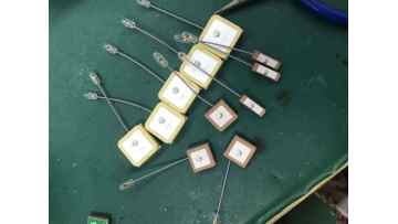 High-precision GPS antenna positioning