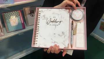 2023 New Product Scented Candle and Marble Wedding Planner Personalized Stationery Journal Note Book Women Gift Sets in Box1