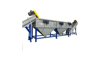 Stainless Steel 304 Pet Bottle Recycling Line with Washing, Sorting, and Rinse Tank for Plastic Flakes1