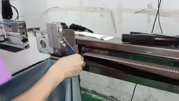 Automatic Vertical Cutting Machine PLC Fabric Feeding Device1