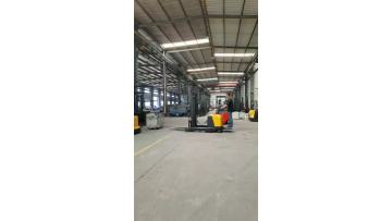 Stand-on counterbalanced forklift truck