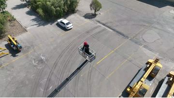 33-meter-high rotating gondola ascending
