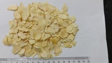 Garlic flakes