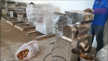 Stainless Steel Foodstuff Spice Herbal Pre Coarse Rough Breaker Grinder Crusher1