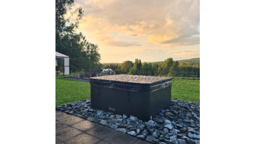 4 Person Plug and Play Spa