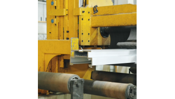 Aluminum guide rail and aluminum profile
