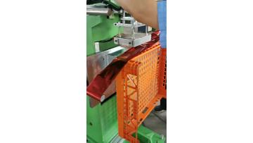 Hydraulic crates hot stamping machine.mp4