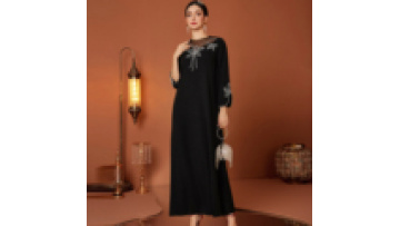 Fashionable Muslim Black Dress with Mesh Panels Slim Fit Evening Gown Hand Beaded Design1