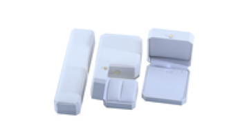 Hanhong custom crown shape jewelry storage box white PU leather bracelet packaging box pendant earrings ring jewelry box1