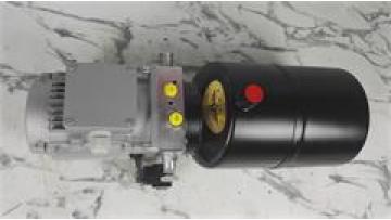 Hydraulic power unit for boarding axle