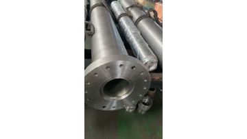 Bimetallic screw barrel for extrusion machine