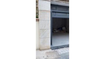 Overhead sectional garage door