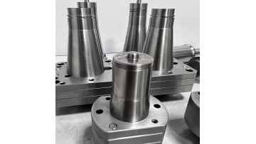 Petal structure injection mold design472