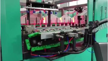 6-cavity blow moulding machine