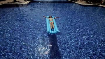 Inflatable Blue Pool Loungers_video