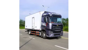 Factory Direct Sinotruk HOWO 4X2 6.8m 220HP Refrigerated Distribution Truck1