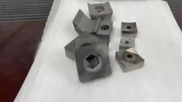 Carbide cutting tool