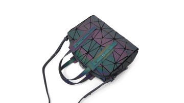 Fashion trends ladies bags geometric travel tote bag purse new reflective holographic purses and luxury handbags for women1