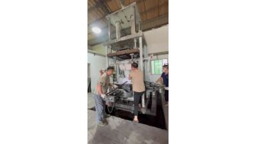 Gravity Casting-Mold Opening