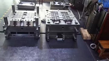 Injection molding service with competitive mold price and high quality for PC+ABS plastic front bracket1