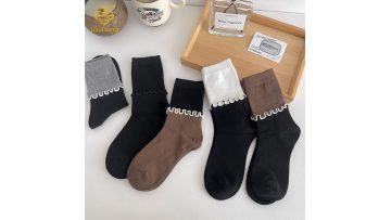 Korean version of contrasting colored socks with black fungus edges and stacked socks