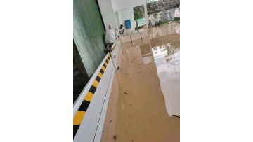 packing of the aluminum flood barrier