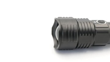 Hot Amazon 4 Colors Torch Flash Light Led Flashlights Telescopic Zoomable USB Hunting Flashlight With Clip1