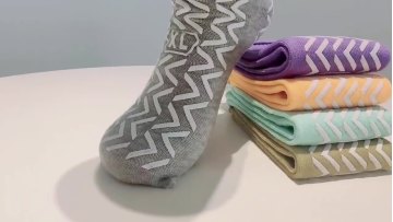 French hospital patients for men and women general double-sided glue without heel color style custom non-slip socks1