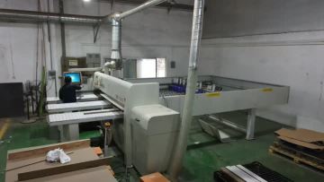 Wood workshop Electronic cutting saw