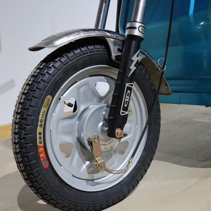 Three wheeled electric loading truck