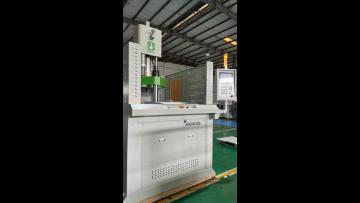 Plastic rotary injection molding machine