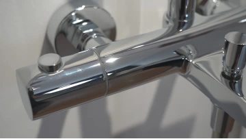 thermostatic shower faucet