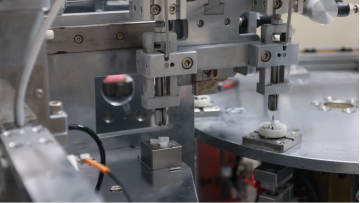 Dual-Component Synchronized Assembly for Miniature Air Pump Production