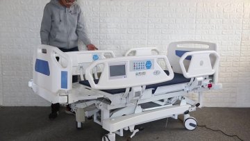 Multi-function manual Foldable wheelchair for hospital disabled1